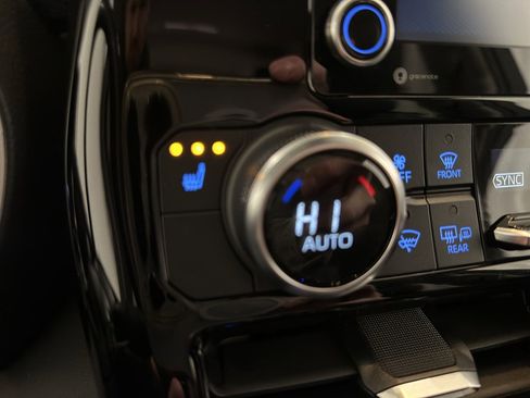 Used 2022 Toyota Highlander XLE image 30