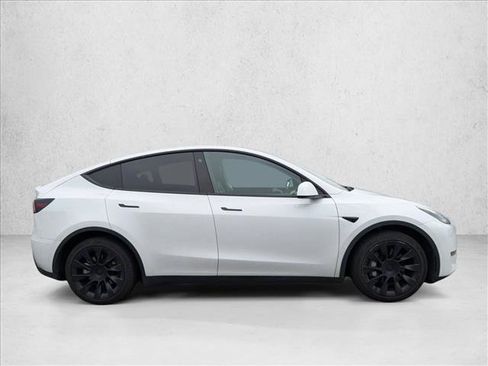 Used 2021 Tesla Model Y Long Range image 4