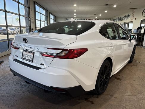 Used 2025 Toyota Camry SE w/ Convenience Package FWD image 2