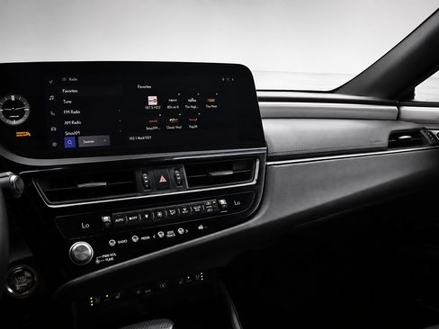 Used 2023 Lexus ES 350 F Sport w/ Accessory Package (Z2) FWD image 30