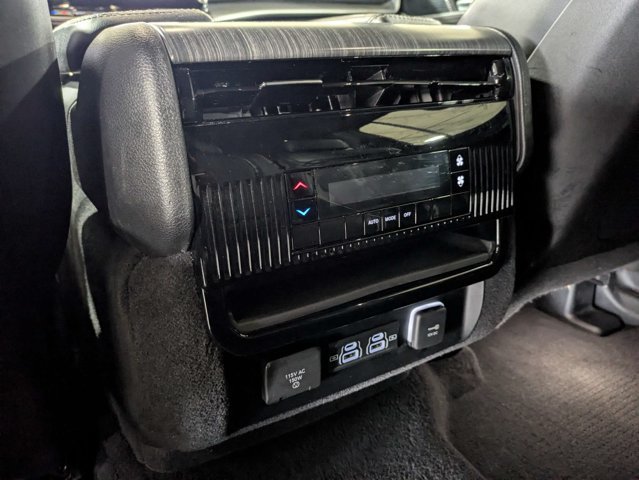 Certified 2024 Jeep Wagoneer L Series II w/ Flexible Seating Group AWD/4WD image 16