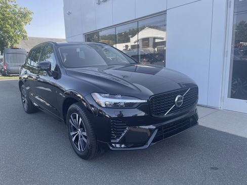 Used 2024 Volvo XC60 B5 Core w/ Climate Package AWD/4WD image 1