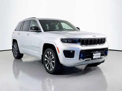 Used 2023 Jeep Grand Cherokee Overland w/ Advanced Protech Group III AWD/4WD image 3