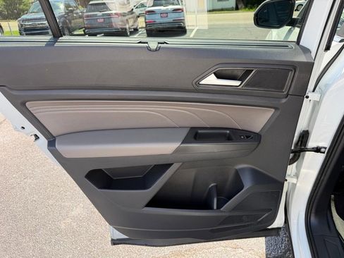 Used 2022 Volkswagen Atlas SE w/ Panoramic Sunroof Package AWD/4WD image 19
