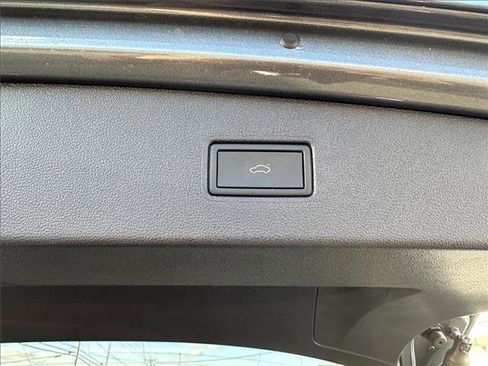 New 2024 Volkswagen Tiguan SE R-Line image 7