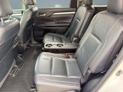 Used 2019 Toyota Highlander XLE image 13