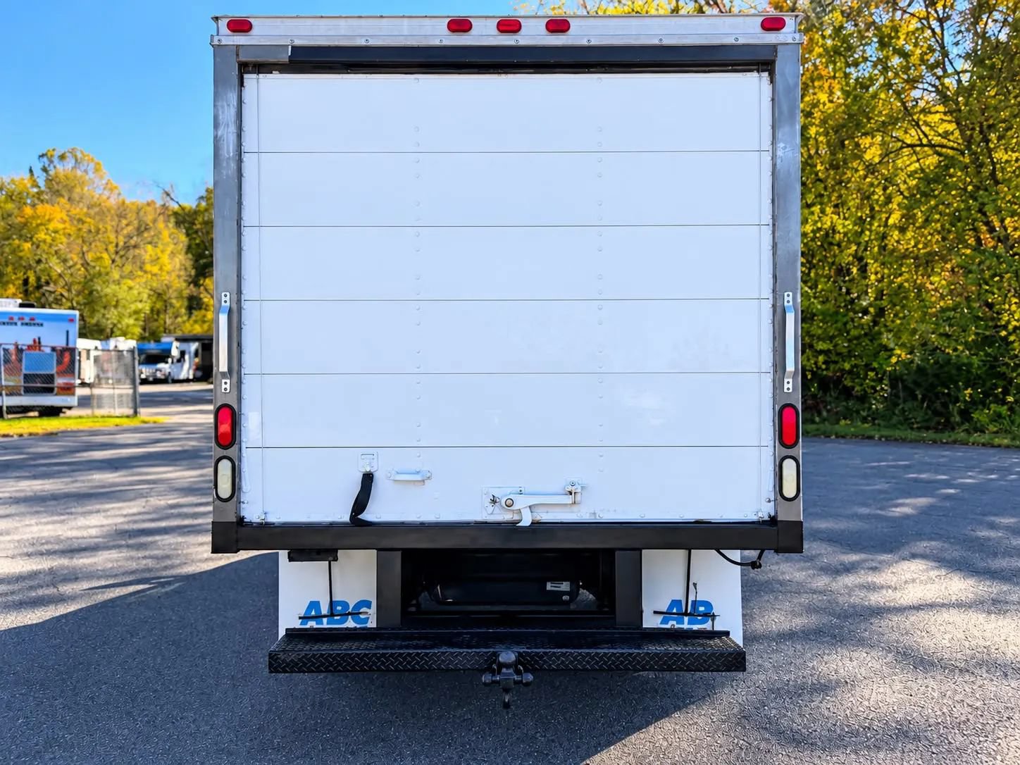 Used 2005 Ford E-350 and Econoline 350 Super Duty RWD image 4