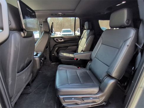 Used 2024 Chevrolet Suburban Z71 w/ Luxury Package image 10