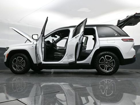 Used 2023 Jeep Grand Cherokee Trailhawk w/ Luxury Tech Group III image 38