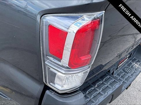 Used 2020 Toyota Tacoma TRD Off-Road AWD/4WD image 24