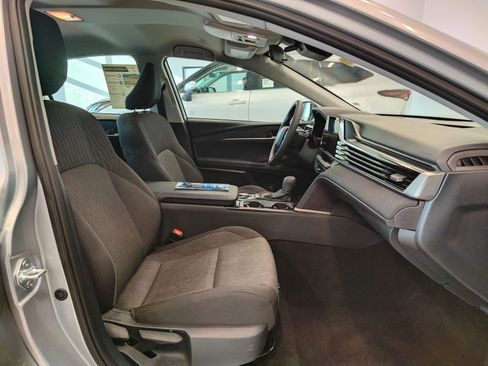 Used 2025 Toyota Camry LE image 18