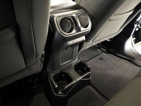 Used 2021 Jeep Gladiator Sport image 31