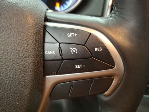 Used 2018 Jeep Grand Cherokee Altitude image 22