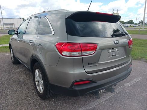 Used 2017 Kia Sorento FWD image 5