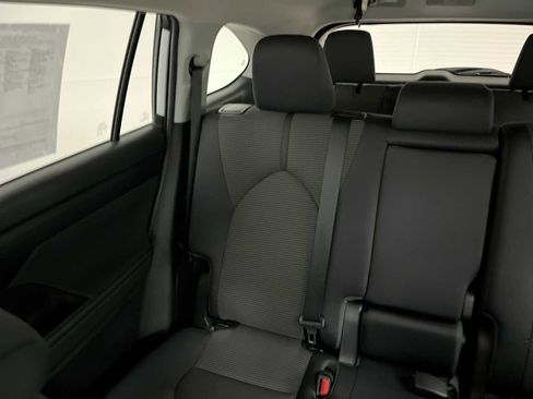Used 2023 Toyota Highlander LE FWD image 12