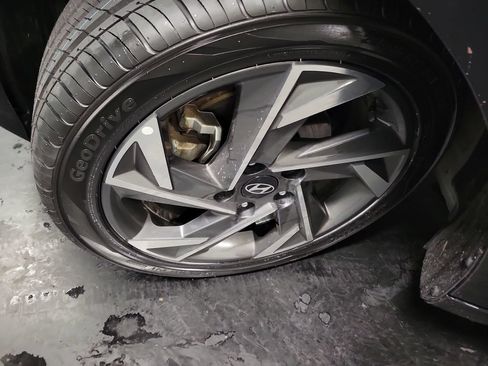 Used 2024 Hyundai Elantra Limited FWD image 13