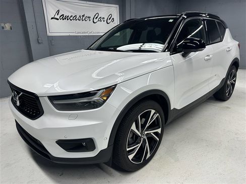 Used 2022 Volvo XC40 T5 R-Design w/ Climate Package image 1