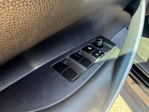Used 2025 Toyota Corolla SE FWD image 18