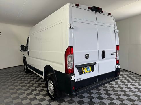 Used 2024 RAM ProMaster 2500 w/ Convenience Group FWD image 8