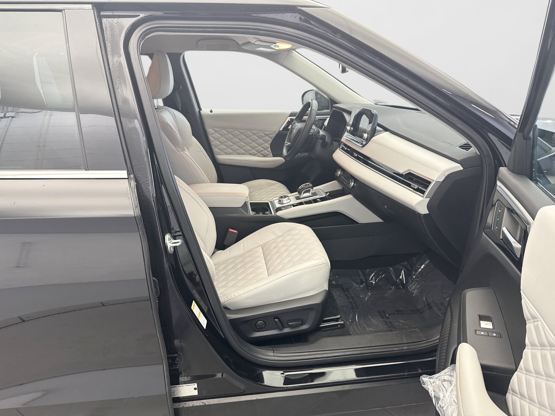 Used 2023 Mitsubishi Outlander SEL AWD/4WD image 18