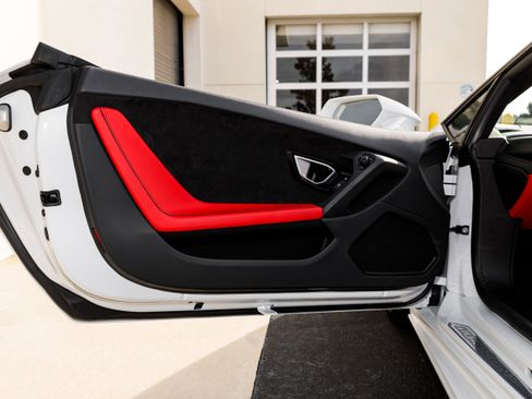 Used 2024 Lamborghini Huracan EVO image 30