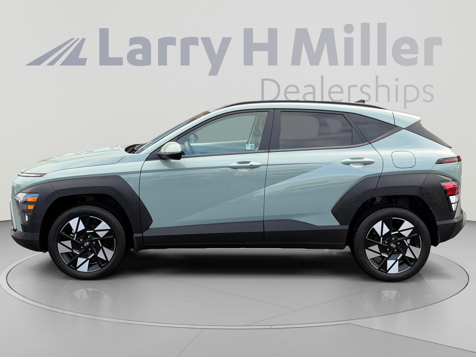 Used 2024 Hyundai Kona SEL AWD/4WD image 2