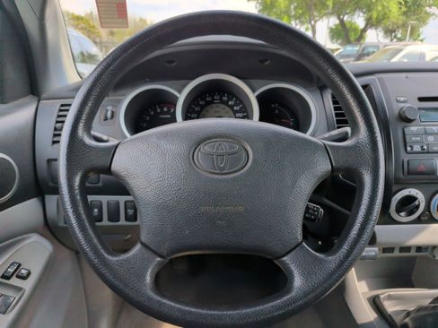 Used 2009 Toyota Tacoma PreRunner image 18