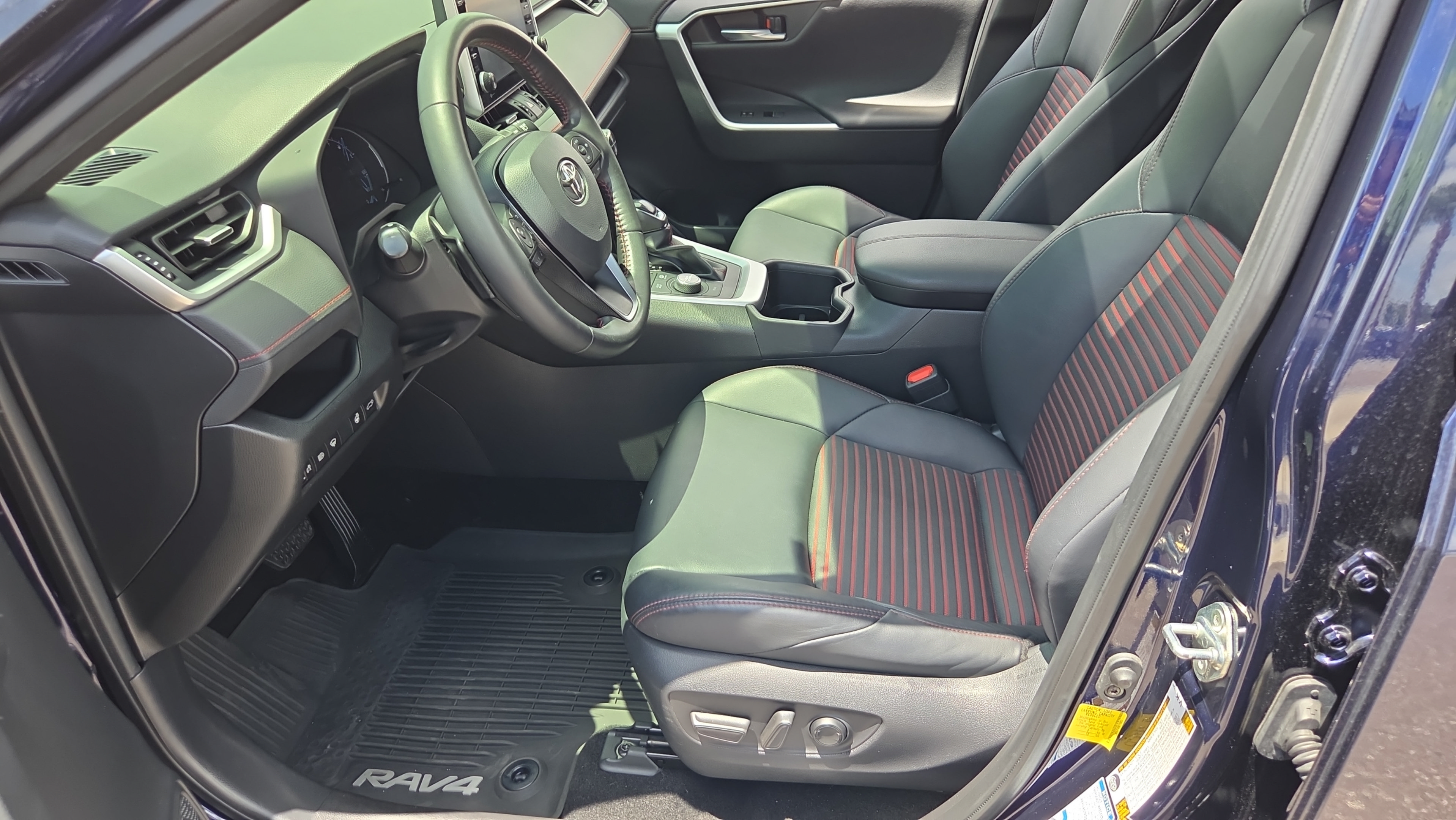 Used 2022 Toyota RAV4 XSE w/ Weather Package AWD/4WD image 9