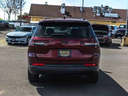 Used 2024 Jeep Grand Cherokee L Laredo AWD/4WD image 9