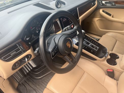Certified 2023 Porsche Macan AWD/4WD image 4
