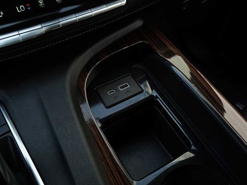 Used 2023 Cadillac Escalade ESV Premium Luxury w/ Performance Package AWD/4WD image 24