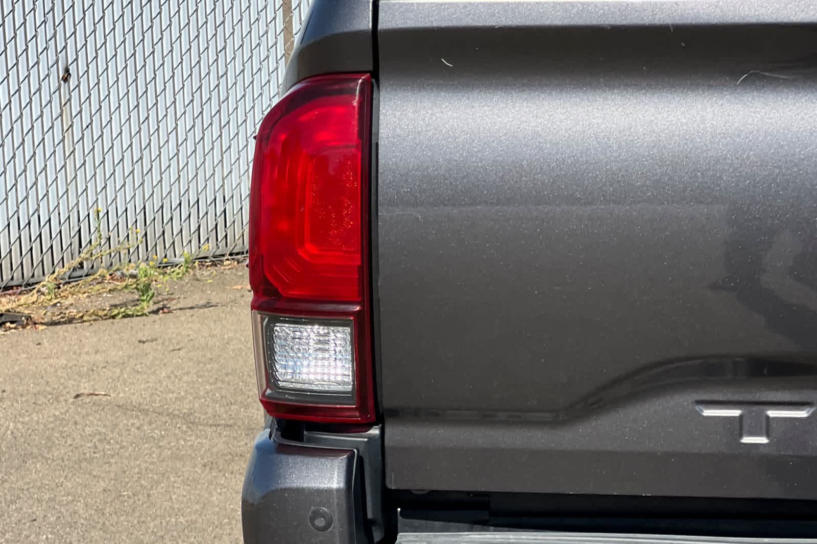 Used 2018 Toyota Tacoma TRD Sport w/ Technology Package AWD/4WD image 23