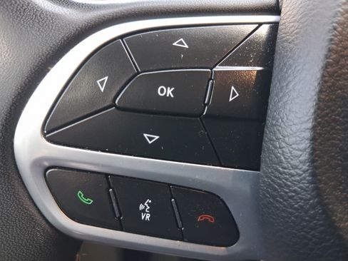 Used 2024 Chrysler Pacifica Touring-L FWD image 21