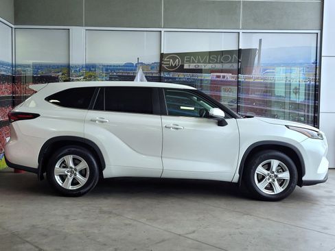 Certified 2024 Toyota Highlander LE image 4