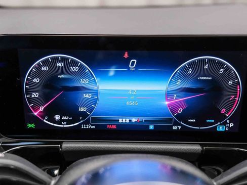 Certified 2025 Mercedes-Benz GLA 250 image 25