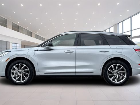 Used 2025 Lincoln Corsair Grand Touring w/ Equipment Group 301A image 7