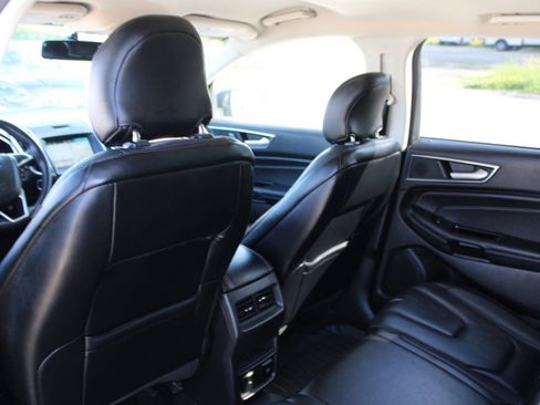 Used 2017 Ford Edge Titanium w/ Technology Package AWD/4WD image 16
