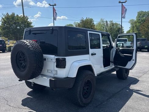 Used 2016 Jeep Wrangler Unlimited Sahara w/ Connectivity Group AWD/4WD image 5