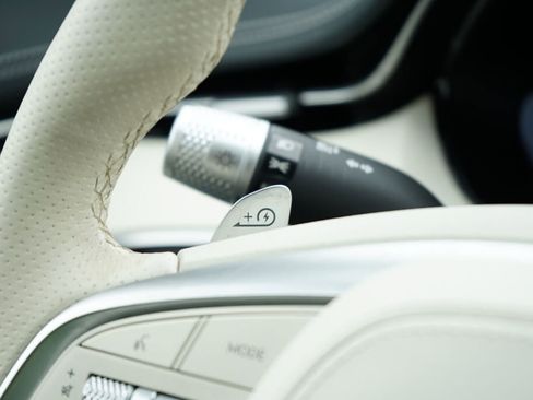 Used 2025 Genesis Electrified GV70 Advanced w/ Prestige Package image 27