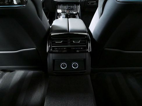 Used 2025 Audi S8 image 21