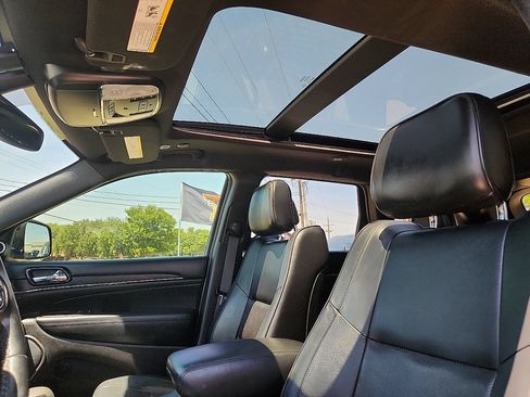 Used 2020 Jeep Grand Cherokee High Altitude RWD image 12