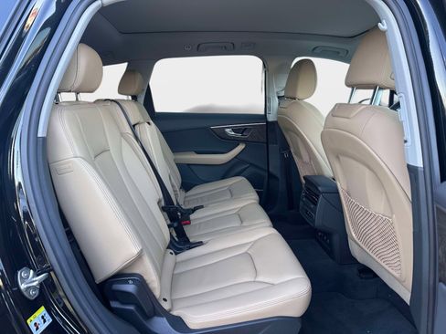 Used 2025 Audi Q7 2.0T Premium w/ Convenience Plus Package image 8