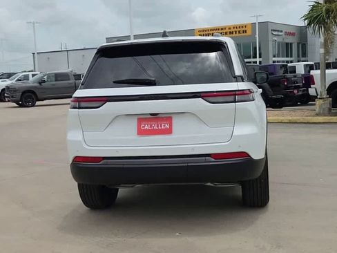 New 2026 Jeep Grand Cherokee Altitude RWD image 7