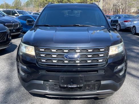 Used 2017 Ford Explorer XLT w/ Equipment Group 201A image 2