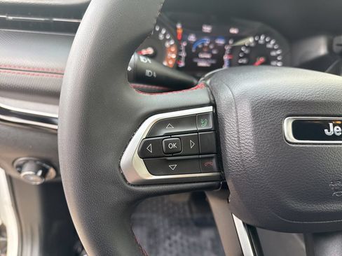 Used 2025 Jeep Compass Trailhawk AWD/4WD image 13