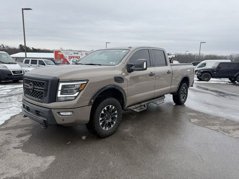 Used 2021 Nissan Titan PRO-4X w/ Pro-4x Convenience Package image 3