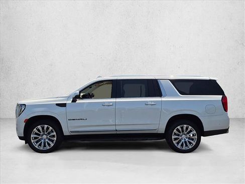 Used 2024 GMC Yukon XL Denali w/ Advanced Technology Package AWD/4WD image 9
