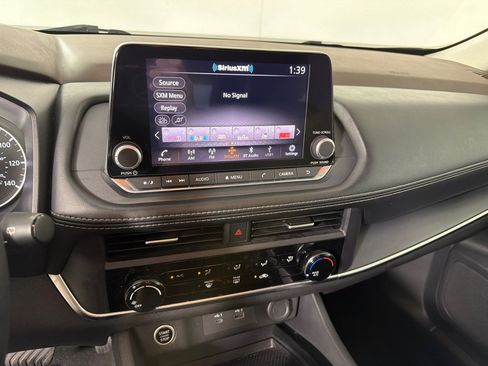 Used 2023 Nissan Rogue S AWD/4WD image 16
