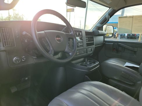 Used 2020 GMC Savana 2500 Extended w/ Driver Convenience Package image 17