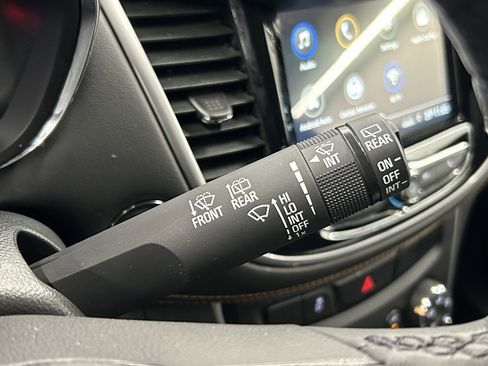 Used 2019 Chevrolet Trax LT w/ LT Convenience Package image 25